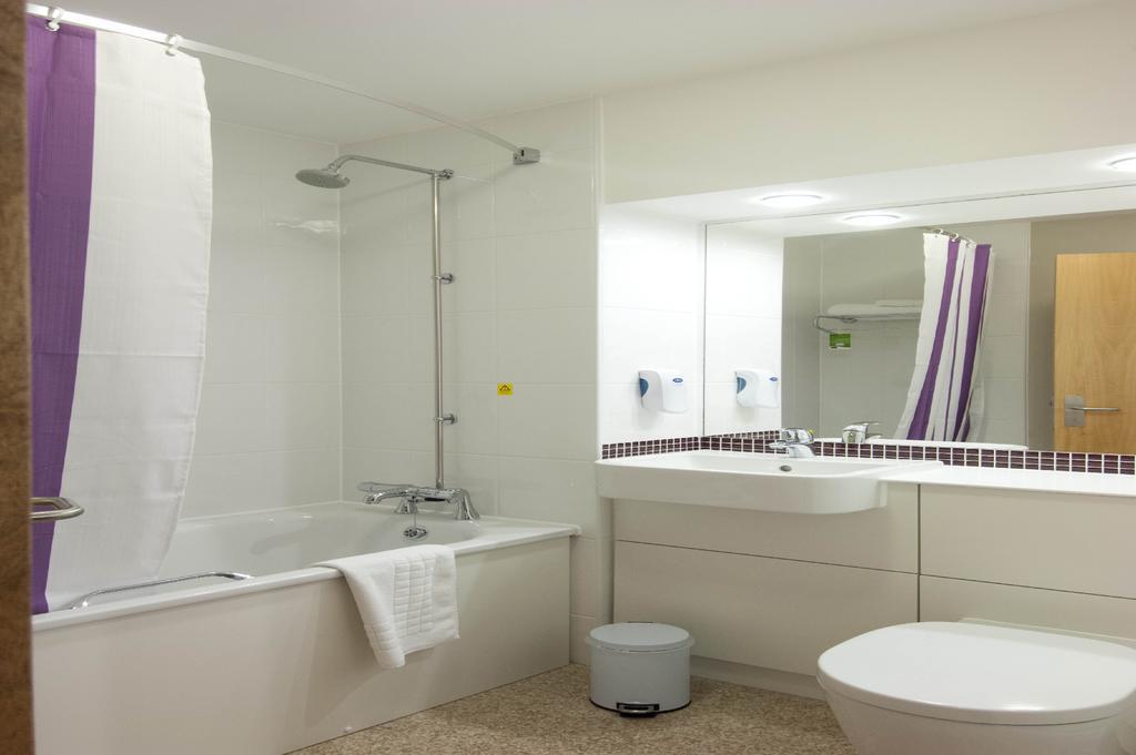 Premier Inn Kendal Central Ngoại thất bức ảnh