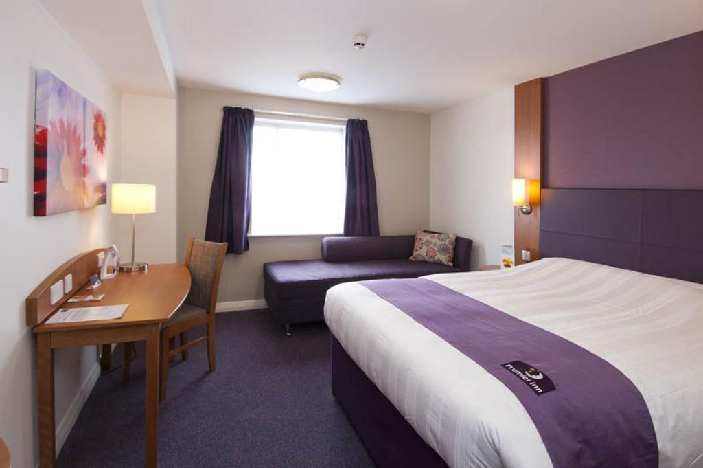 Premier Inn Kendal Central Ngoại thất bức ảnh