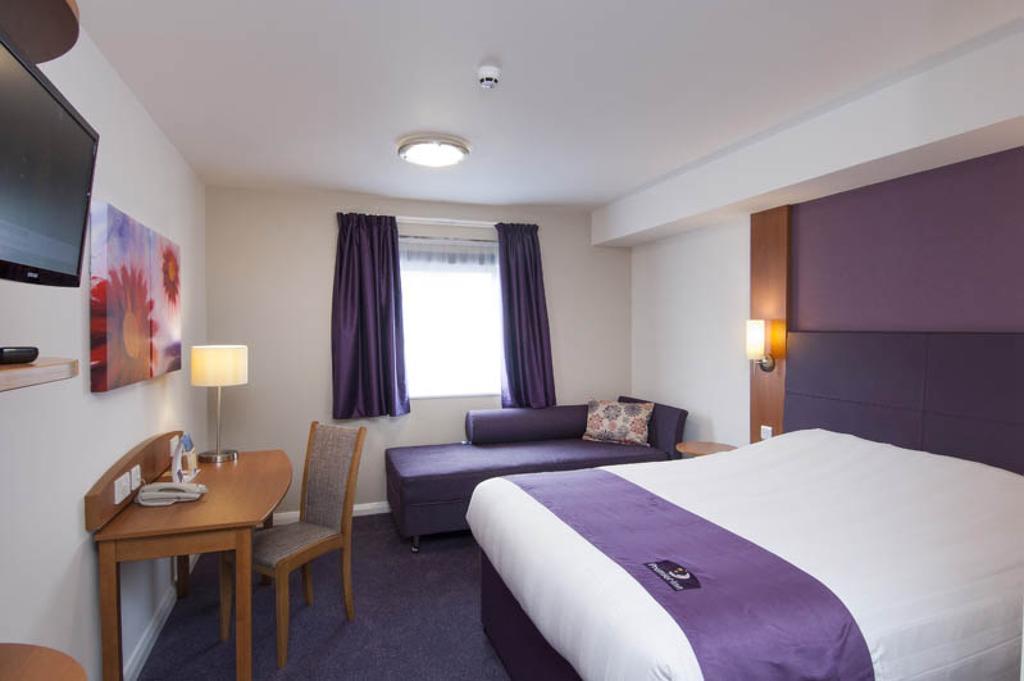 Premier Inn Kendal Central Ngoại thất bức ảnh