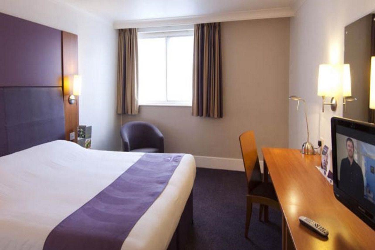 Premier Inn Kendal Central Ngoại thất bức ảnh
