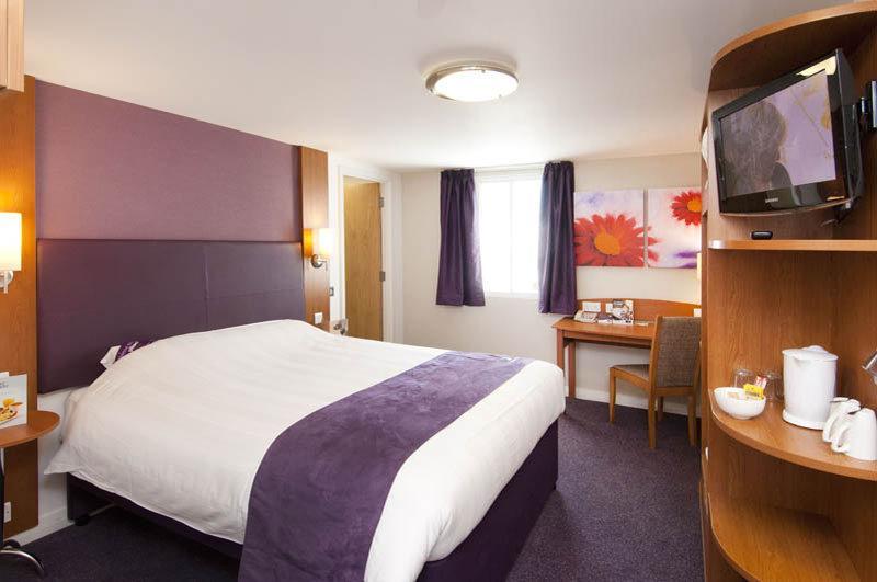 Premier Inn Kendal Central Ngoại thất bức ảnh