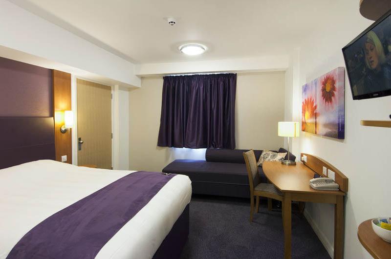 Premier Inn Kendal Central Ngoại thất bức ảnh